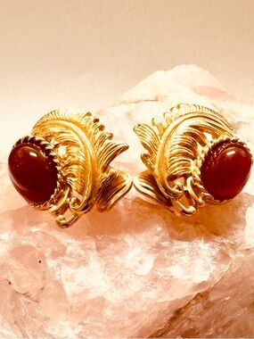 Vintage Ginnie Johansen Danson GJD Faux Amber Cabochon Gold Tone ClipOn Earrings